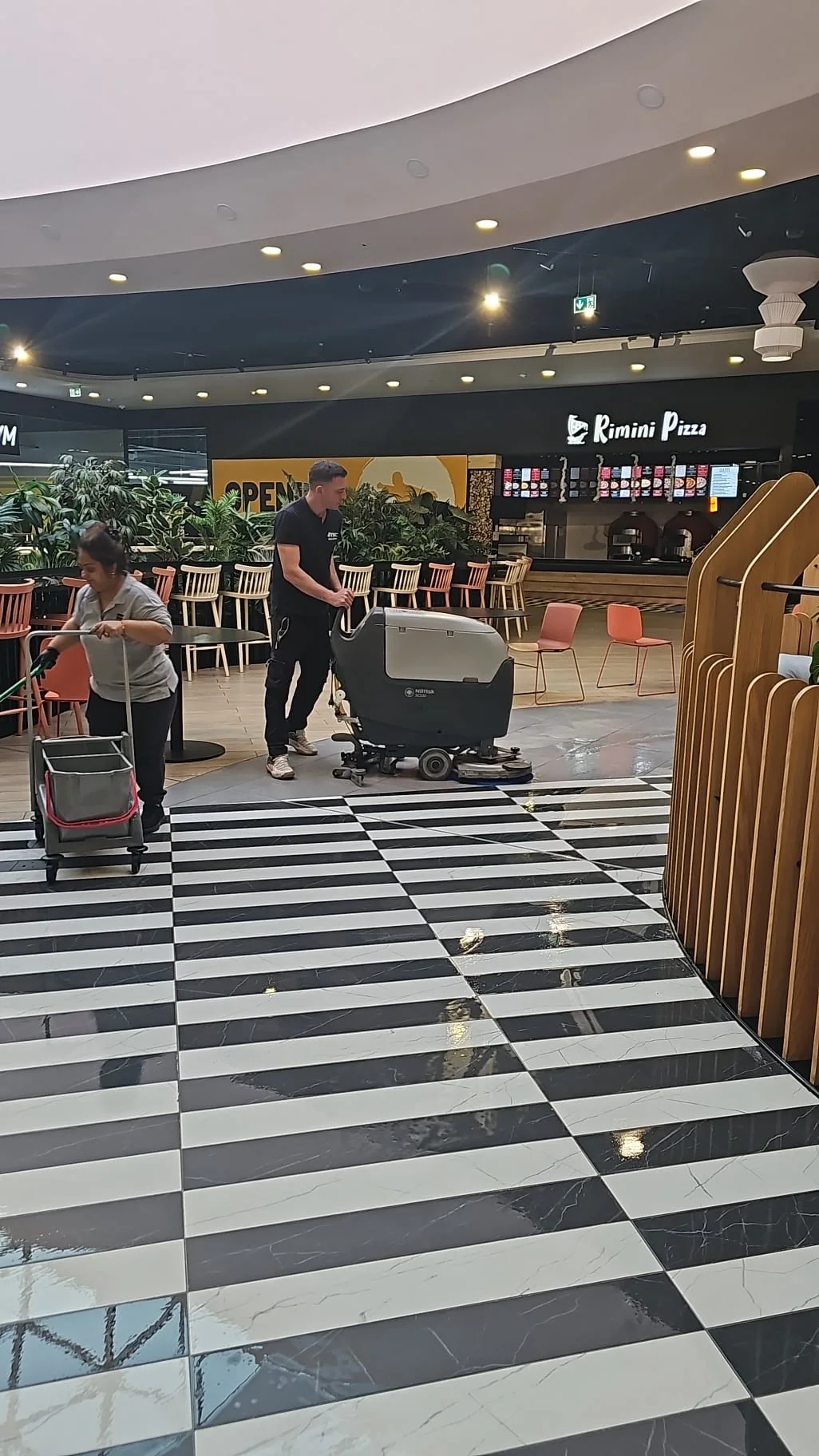 Curățenie pardoseli Carolina Mall Alba Iulia