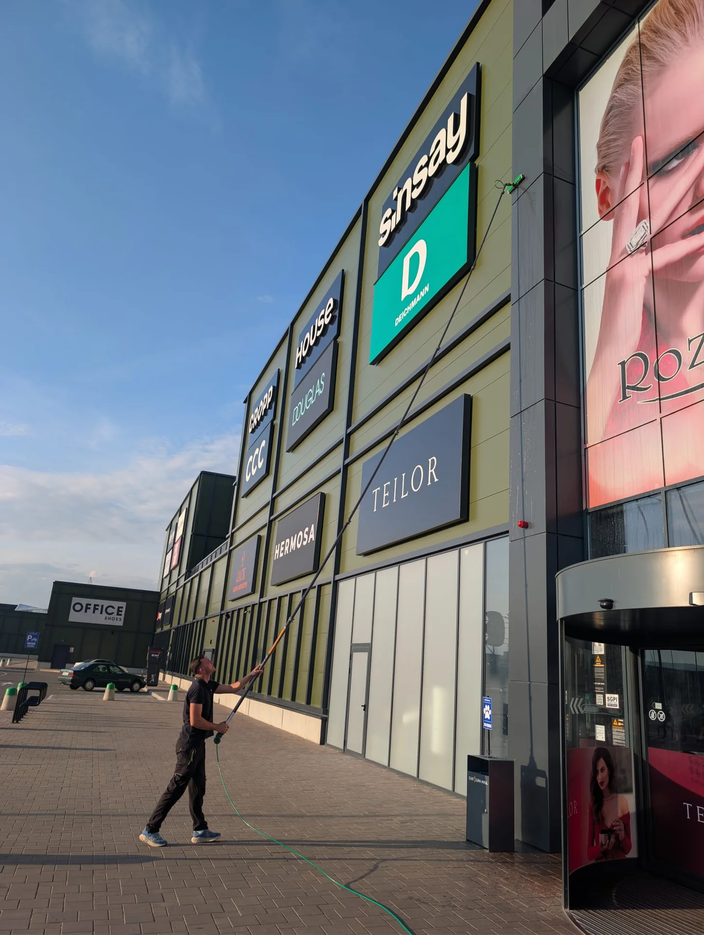 Curățarea fațadei Carolina Mall Alba Iulia